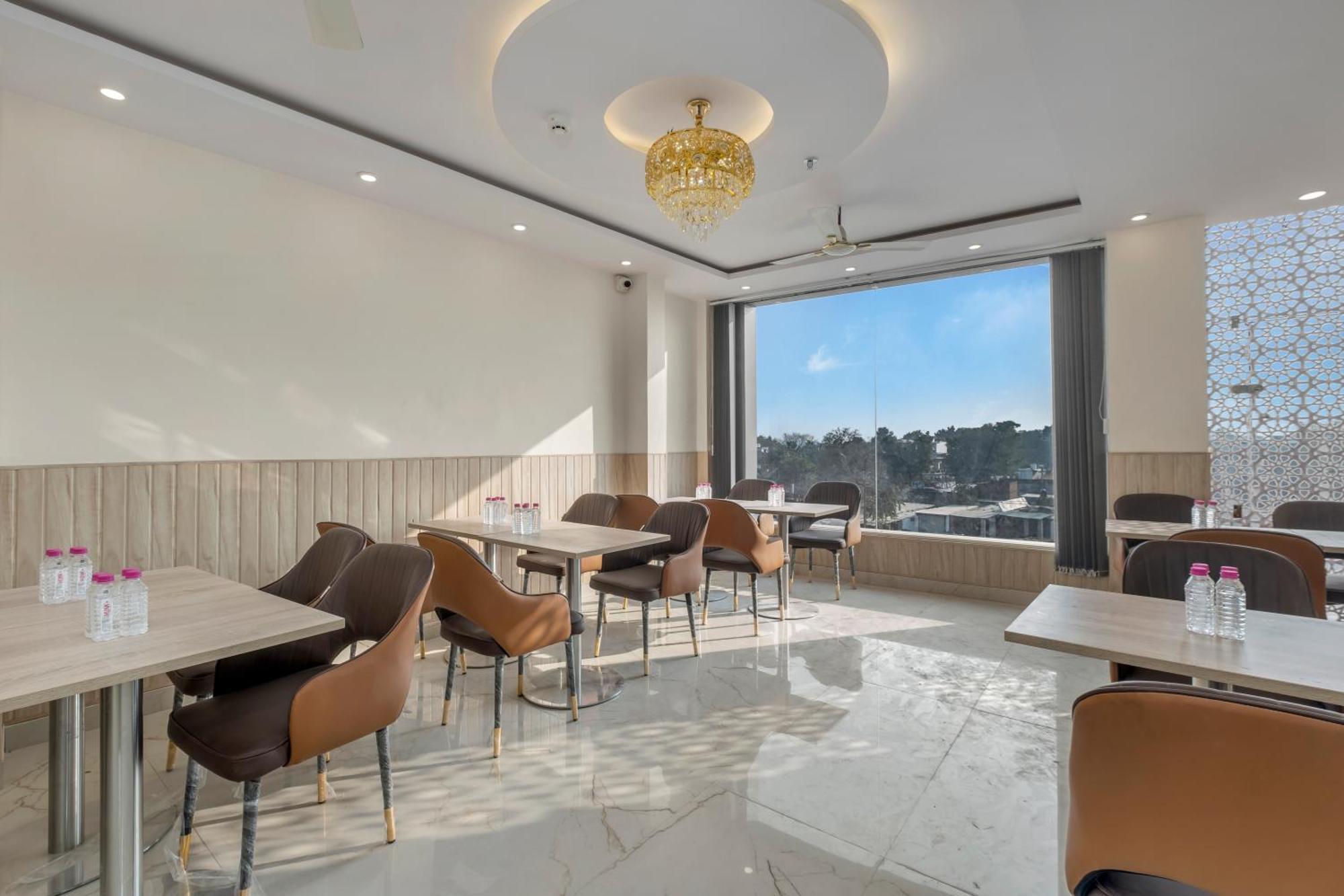 Hotel Sudarshan Ayodhya Экстерьер фото