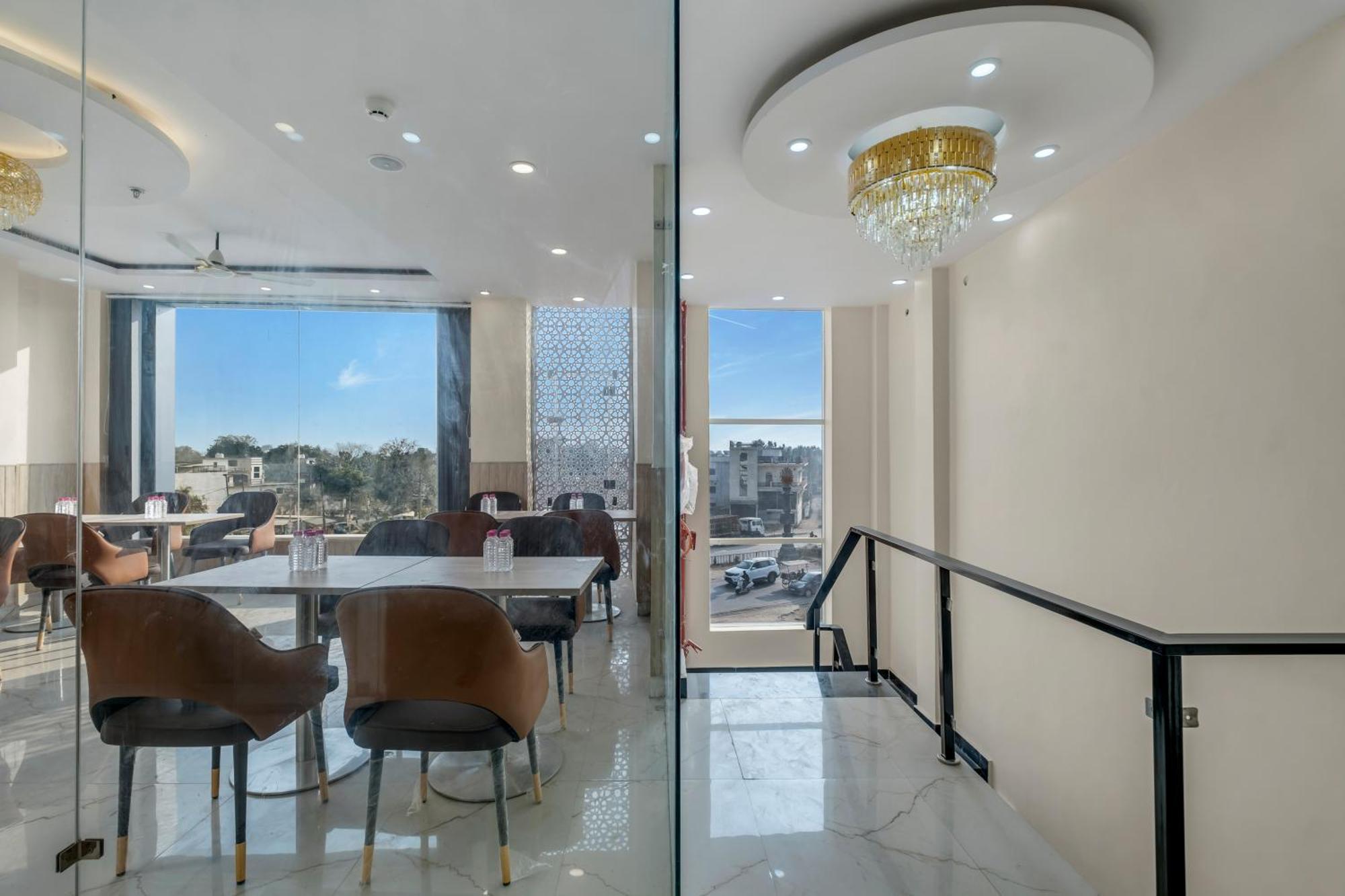 Hotel Sudarshan Ayodhya Экстерьер фото