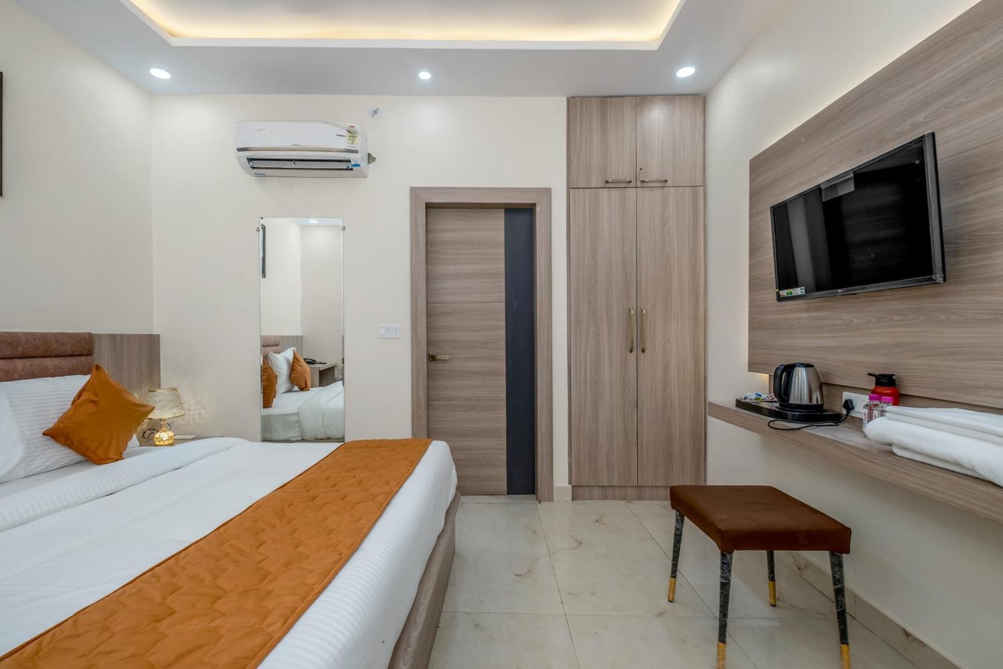 Hotel Sudarshan Ayodhya Экстерьер фото