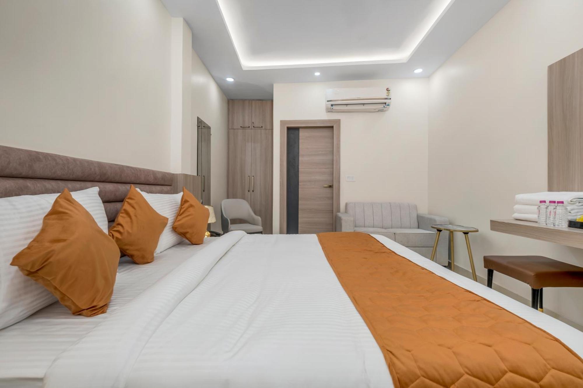 Hotel Sudarshan Ayodhya Экстерьер фото