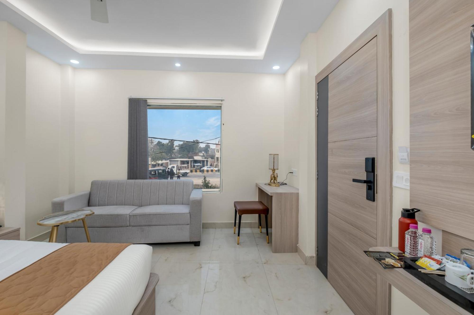 Hotel Sudarshan Ayodhya Экстерьер фото