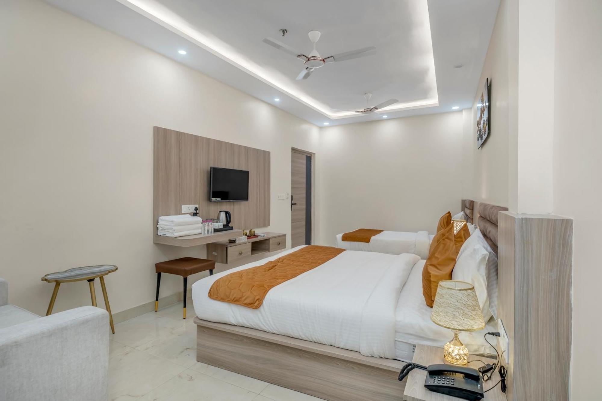 Hotel Sudarshan Ayodhya Экстерьер фото